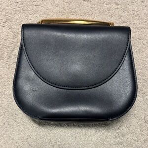 Cuyana - Classic Black Leather Top-Handle Women's Bag